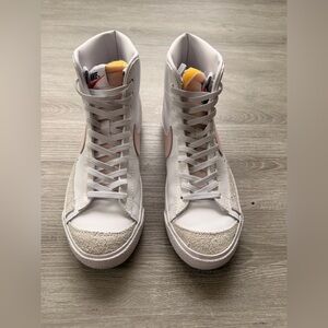 Nike Blazer Mid 77 Womens— SIZE 7